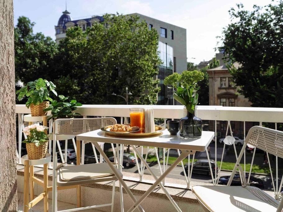 Bright 2Br Apartment - Top Location - City Balcony ブカレスト エクステリア 写真