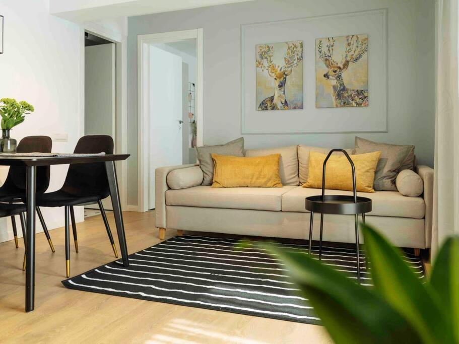 Bright 2Br Apartment - Top Location - City Balcony ブカレスト エクステリア 写真