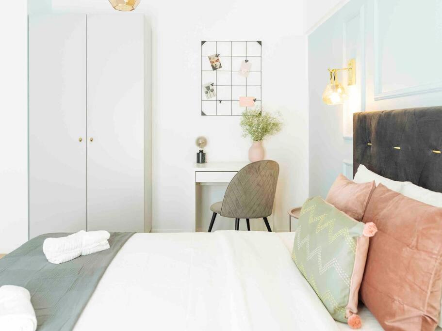 Bright 2Br Apartment - Top Location - City Balcony ブカレスト エクステリア 写真